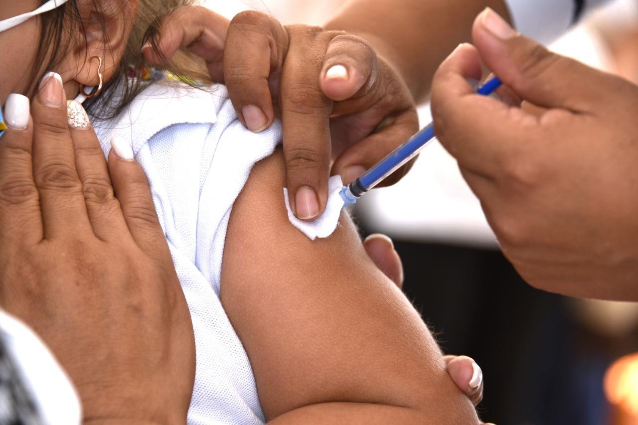 Médico exhorta a padres de familia vacunar a sus hijos