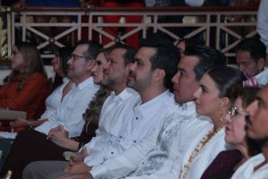 Funcionarios, empresarios y ciudadanos acompañaron a Biby Rabelo en la presentación de su primer informe de gobierno municipal.