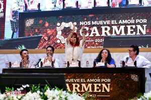 La Gobernadora de Campeche Layda Sansores estuvo presente, en el Primer Informe de Gobierno del Alcalde de Carmen, Pablo Gutiérrez Lazarus.