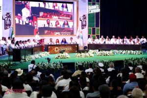 El Teatro Carmelita se llenó para escuchar cómo Pablo Gutiérrez Lazarus en su primer informe, acompañado de autoridades y ciudadanía.